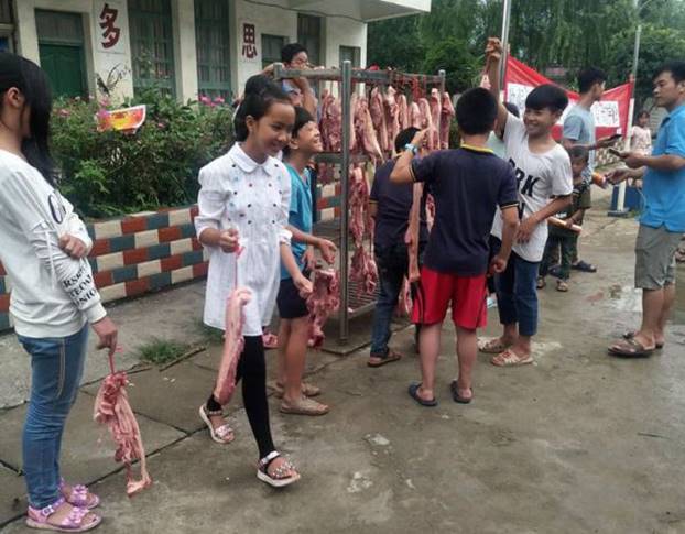 Chine : les meilleurs élèves récompensés par de la viande porcine