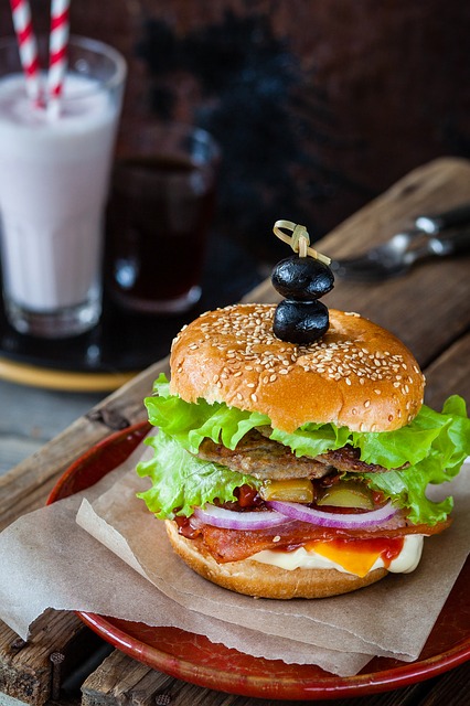 Le burger de laboratoire serait plus nuisible au climat que la viande de boeuf