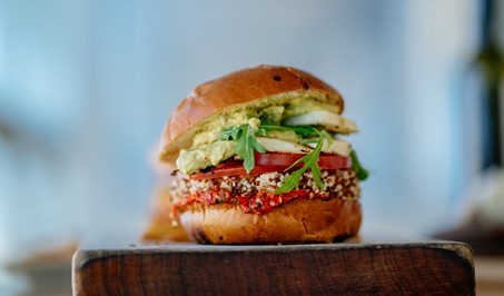 Bill Gates and Jeff Bezos bet on "plant meat
